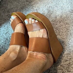 Chinese Laundry Ollie Burnished Saddle Wedge Slides size 6.5